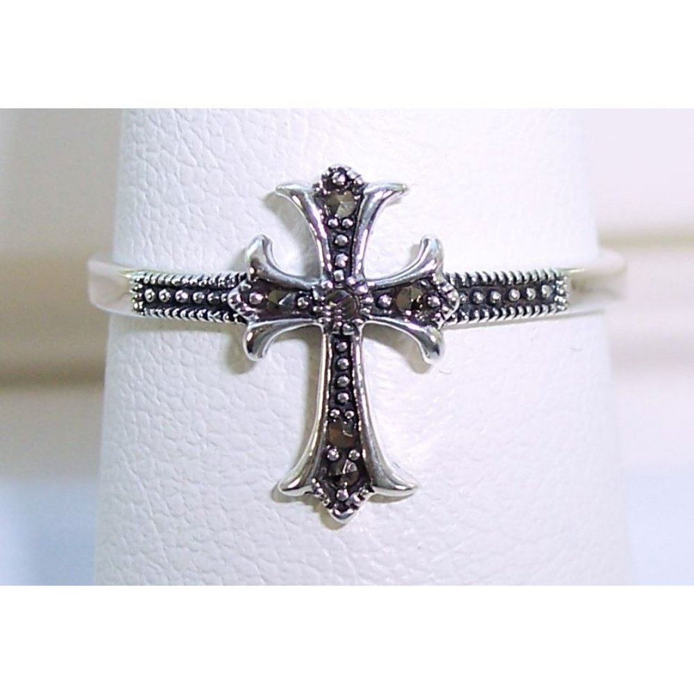 925 STERLING SILVER Dainty Medieval Cross Marcasite Ring - Picture 11 of 16